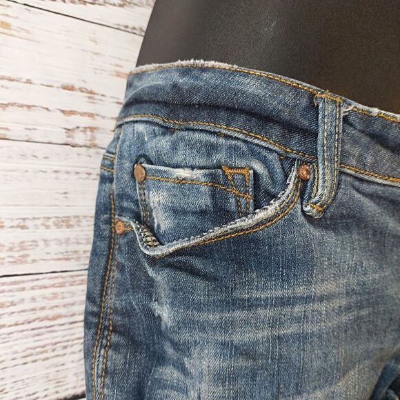 Woman's Distressed Cut Off Jeans Size 7 Shorts - Picture 7 of 16